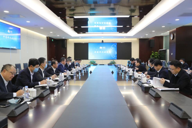 寧高寧董事長(cháng)會(huì )見(jiàn)湖南省副省長(cháng)陳飛
