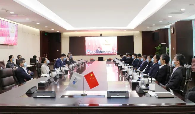 中國中化干部員工認真收聽(tīng)收看黨的二十大開(kāi)幕盛況