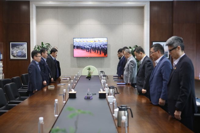 中國中化干部職工沉痛悼念江澤民同志